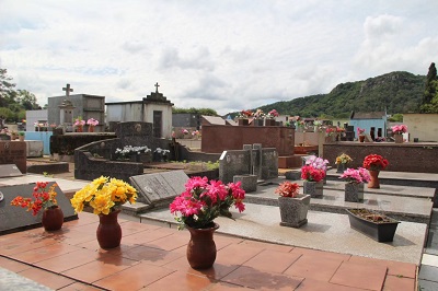 Aberto cadastro para venda de flores no Cemitério