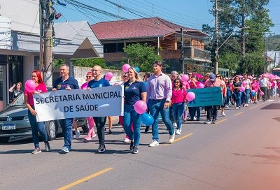 Caminhada do Outubro Rosa e Novembro Azul reúne mais de 100 pessoas