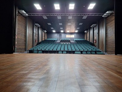 Pedidos para uso do Teatro Roberto Cardona serão reabertos ano que vem