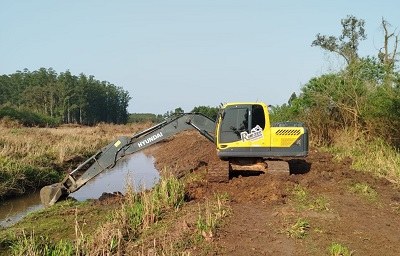 Prefeitura faz limpeza de arroios e galerias para evitar alagamentos