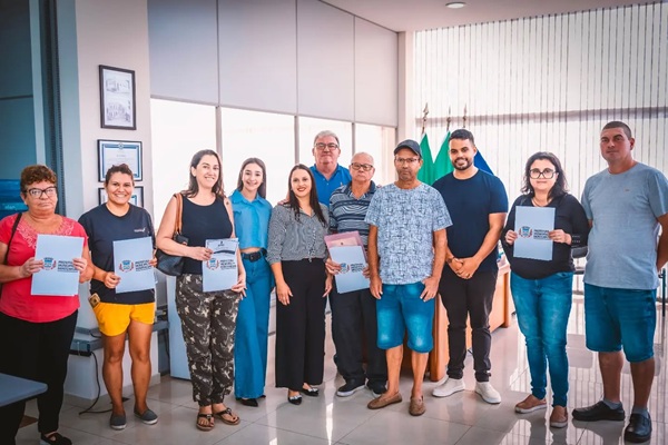 Programa de Regularização Fundiária contempla mais oito famílias